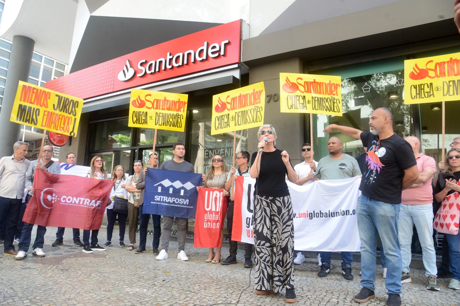 Trabalhadores contra demissões no Santander - RJ