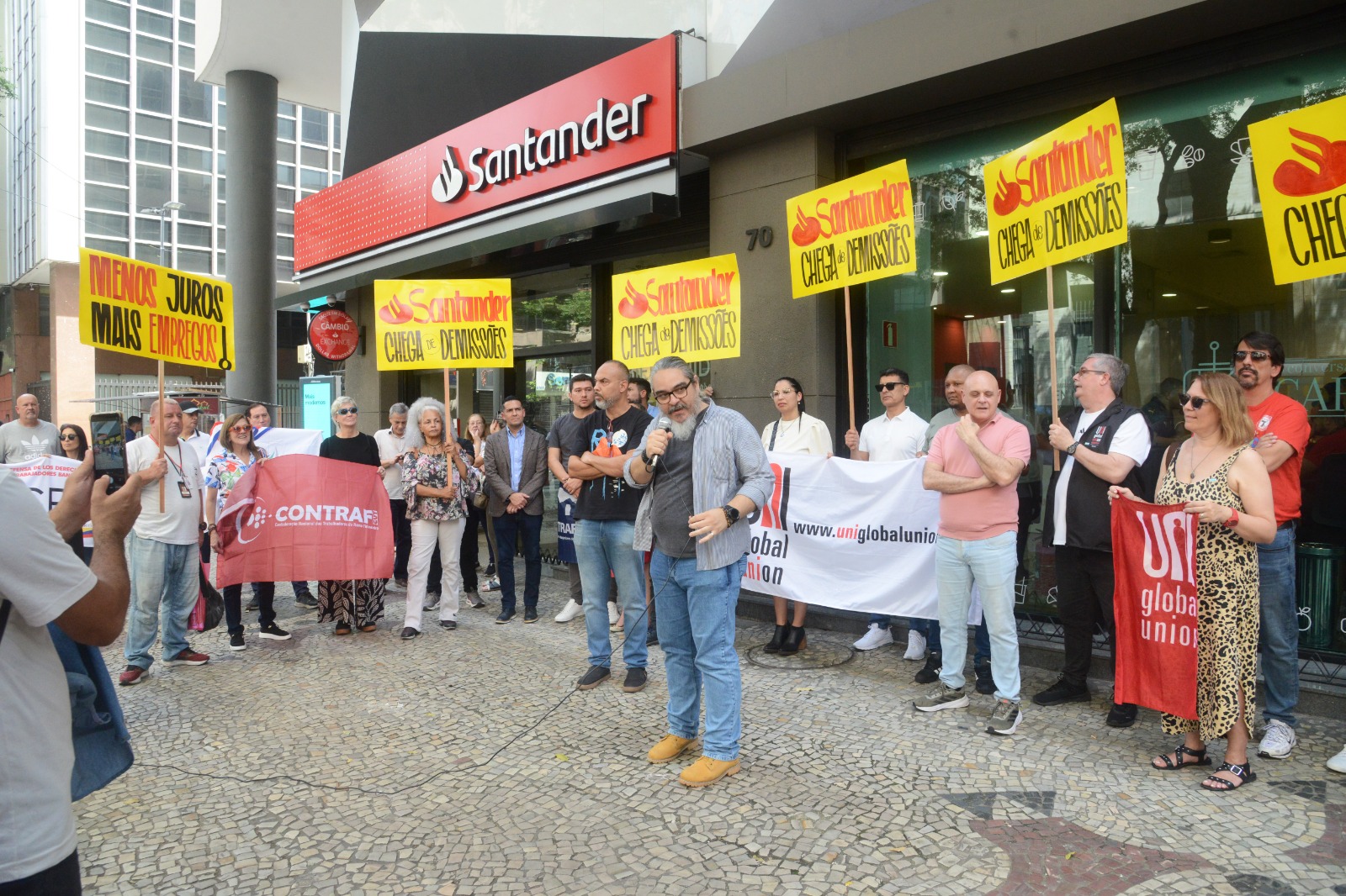 Trabalhadores contra demissões no Santander - RJ