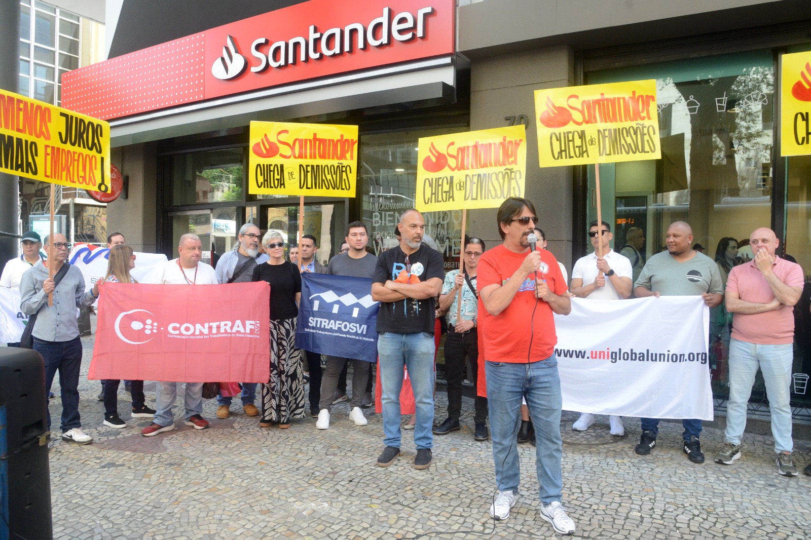 Trabalhadores contra demissões no Santander - RJ