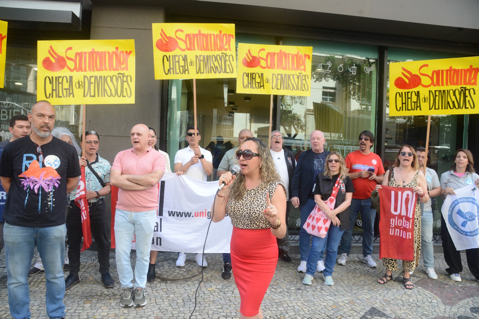 Trabalhadores contra demissões no Santander - RJ