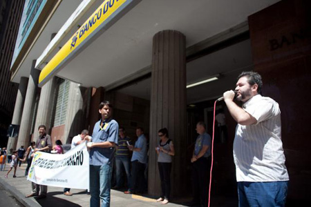 Funcionários do BB exigem PCCS e plano odontológico em Porto Alegre