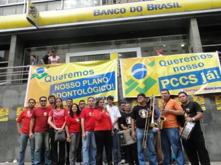 Bancários do BB vão às ruas e cobram PCCS e plano odontológico em Belém |  Contraf CUT