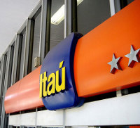 Apesar do lucro recorde em 2010, Itaú Unibanco demite trabalhadores
