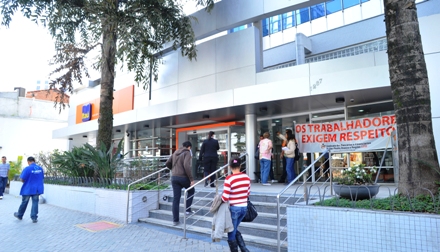 Bancários param agências do Itaú em São Paulo contra ampliação de horário