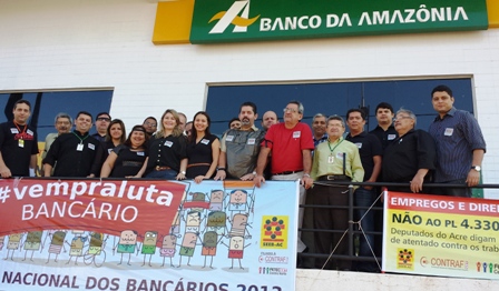 Bancários de Rio Branco protestam e pedem arquivamento do PL 4330