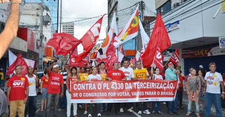 Passeata dos trabalhadores em Fortaleza reforça greve nacional