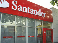 TST condena Santander a reconhecer empregada terceirizada como bancária