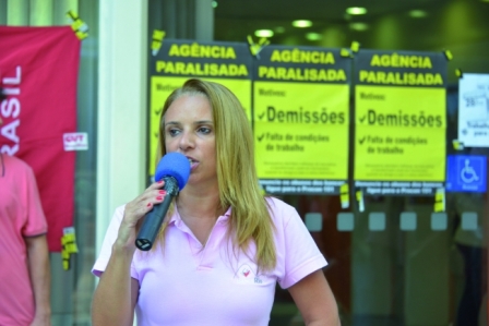 Bancos constrangem e assediam mulheres para venda de produtos no Rio