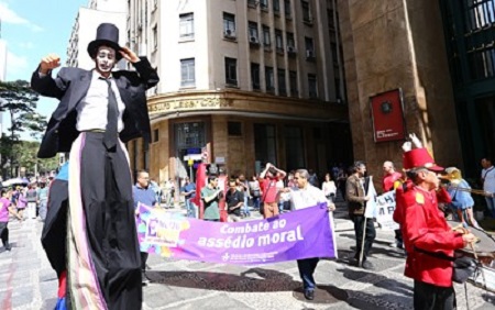 Bancários de São Paulo ocupam HSBC em defesa dos empregos