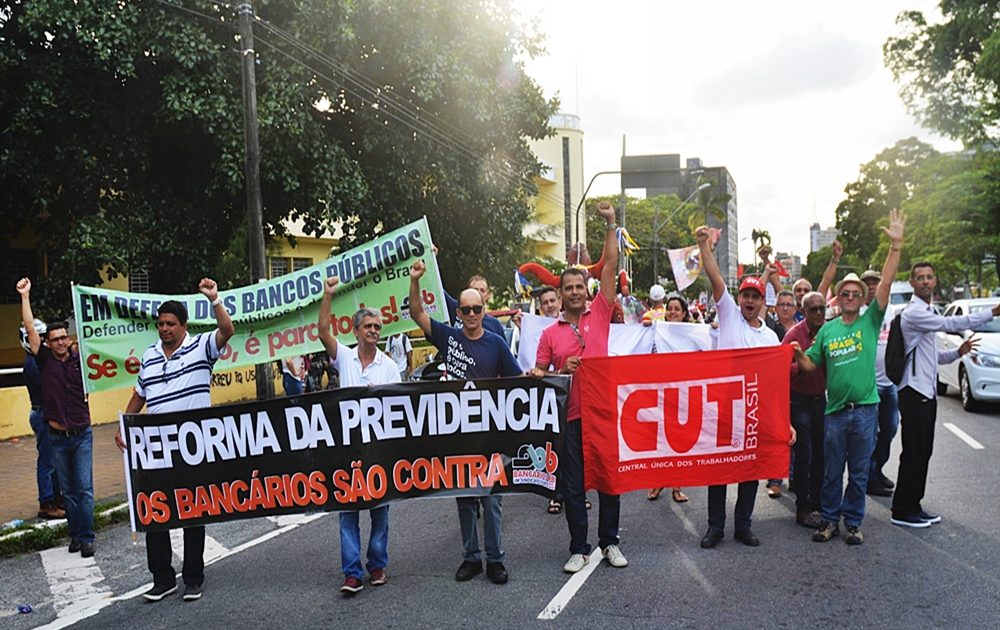 Bancários protestam contra a reforma da Previdência em João Pessoa