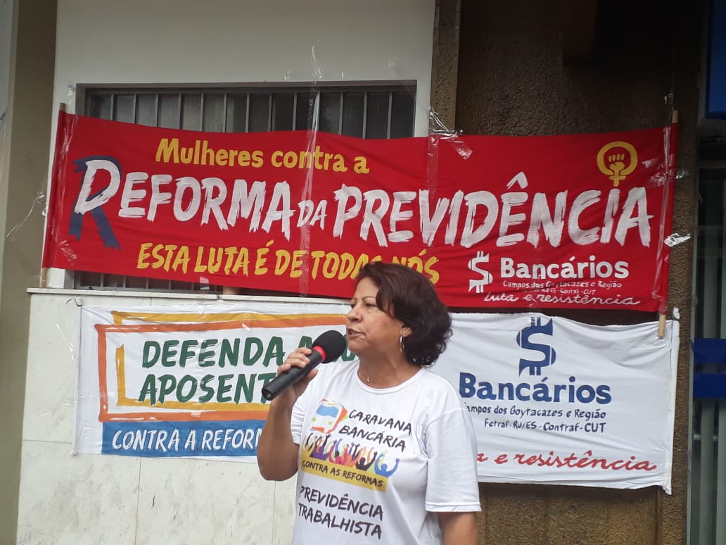 Bancários levam a São Fidélis abaixo-assinado contra a reforma da Previdência