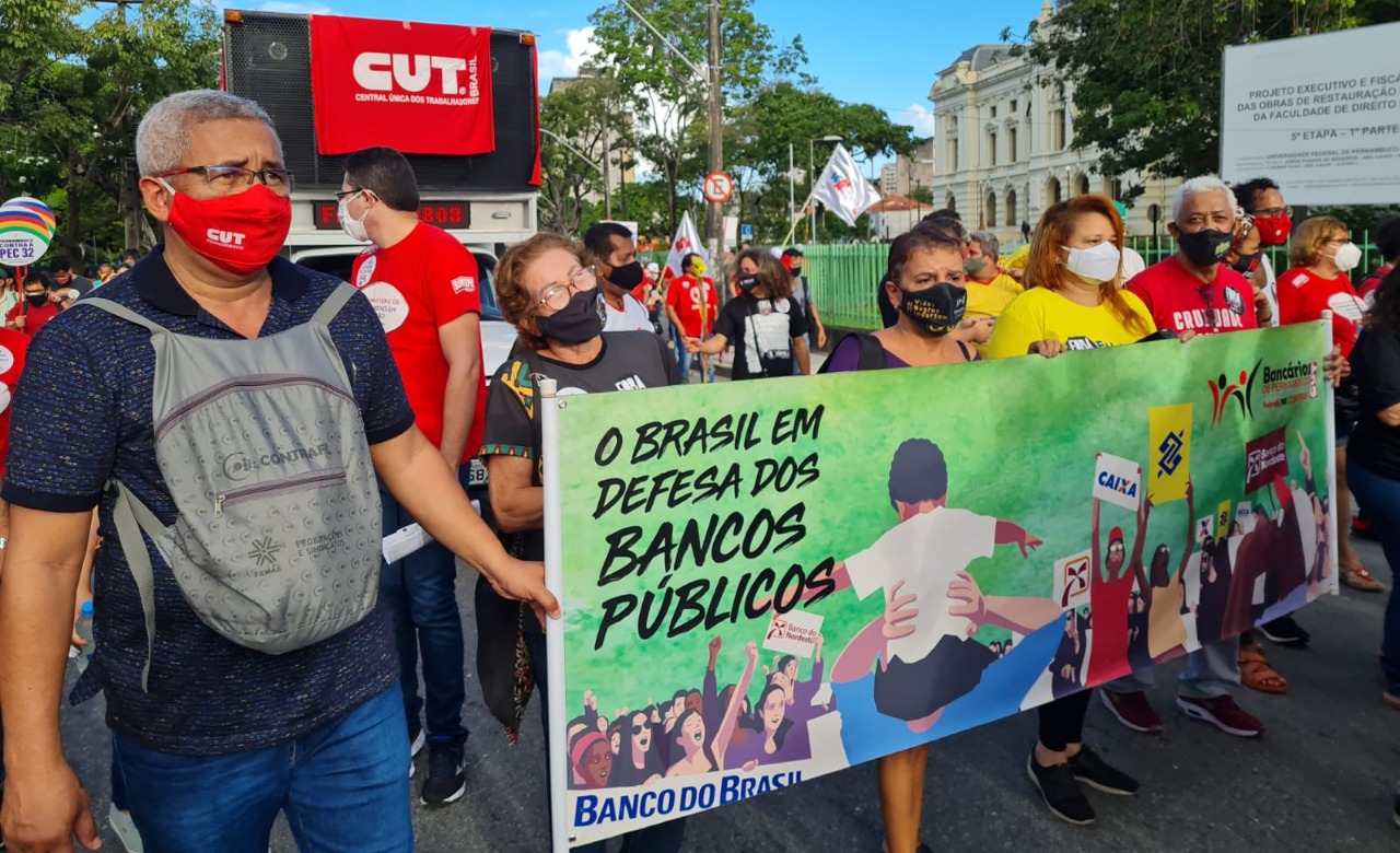 Bancários participam das manifestações contra a Reforma Administrativa