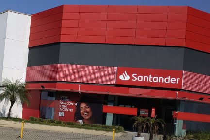 Santander insiste no atendimento até às 18h