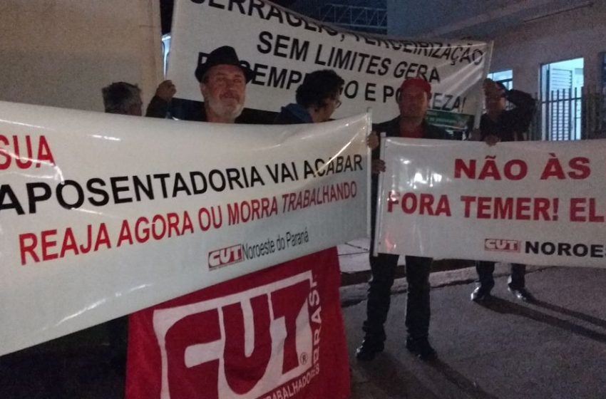 Bancários do Noroeste do estado do Paraná em manifestação contra reformas